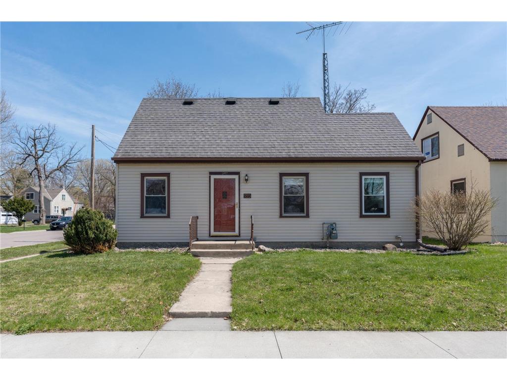 185 N Park Avenue Le Center MN 56057 7059215 image1
