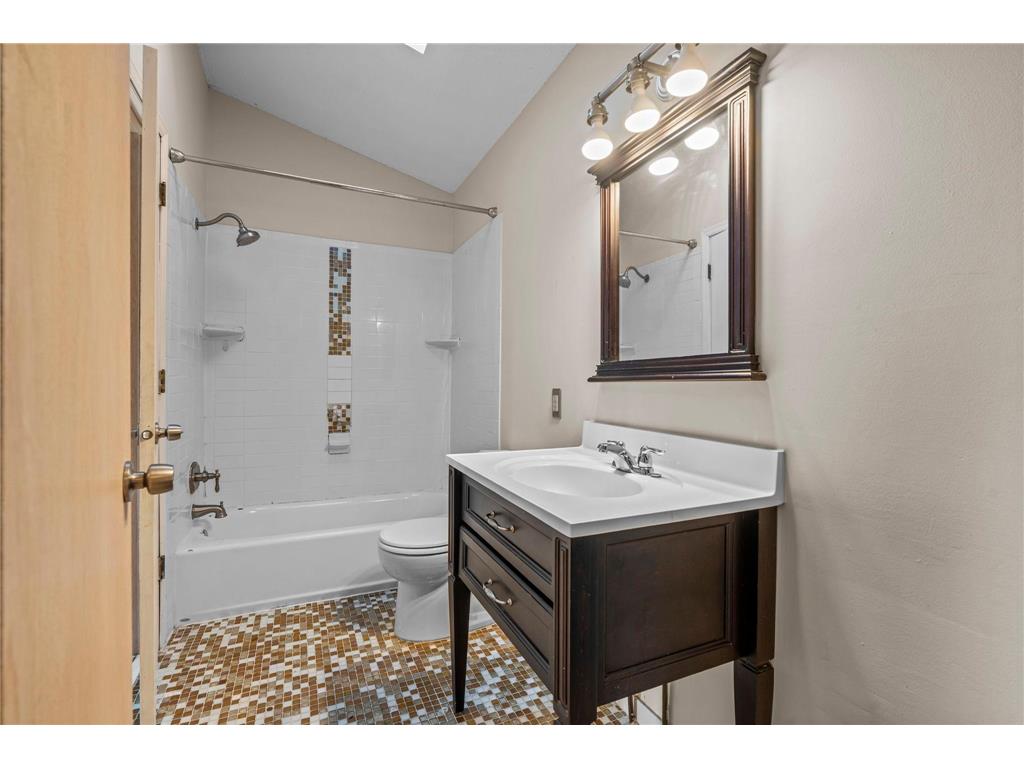 18502 Apple Tree Court Minnetonka MN 55345 6819195 image23