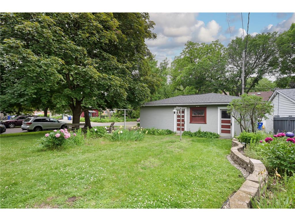 1854 Laurel Avenue Saint Paul MN 55104 7077424 image10