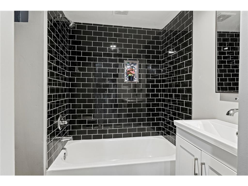 1855 Birmingham Street Maplewood MN 55109 7018713 image17
