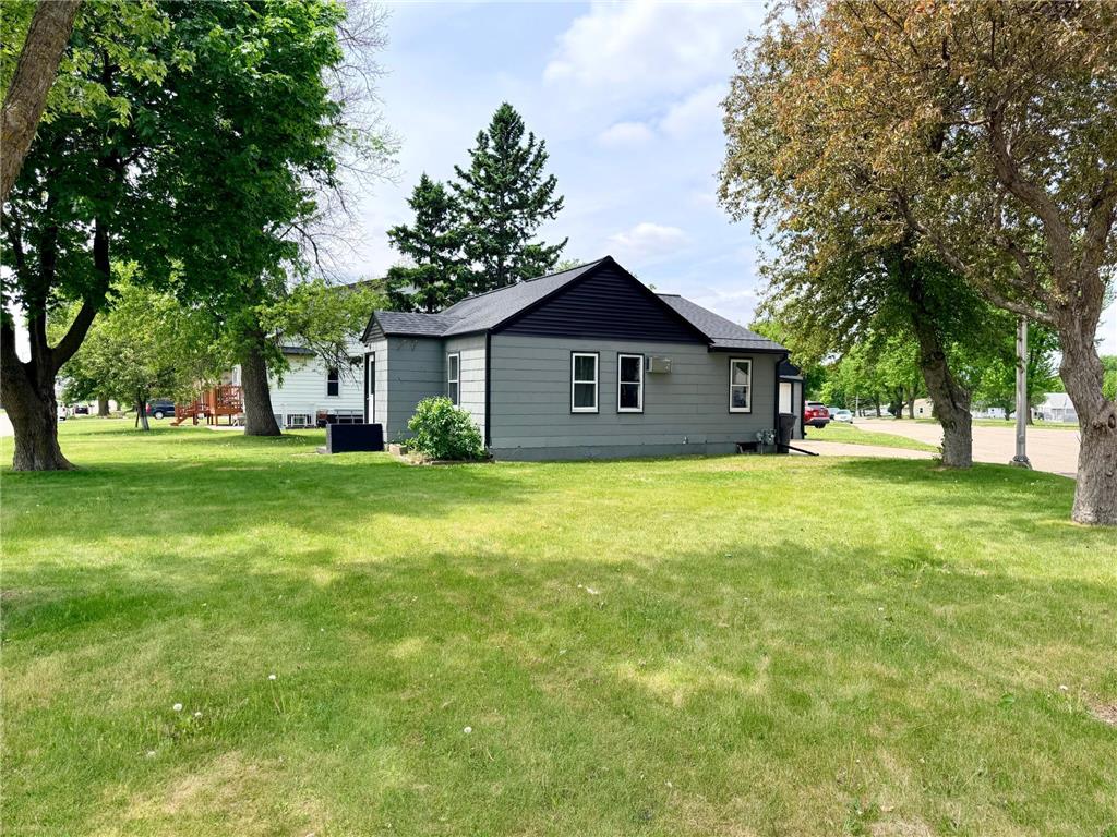 1857 1st Avenue Worthington MN 56187 7077984 image3