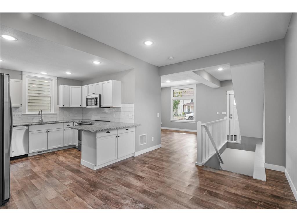 186 Maple Street Saint Paul MN 55106 6431403 image1