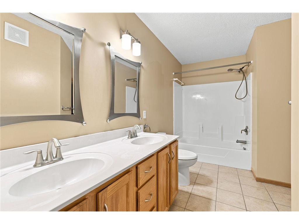 1863 Riverwood Drive #14 Burnsville MN 55337 7111445 image12