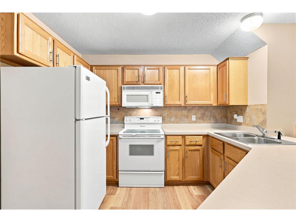 1863 Riverwood Drive #14 Burnsville MN 55337 7111445 image4
