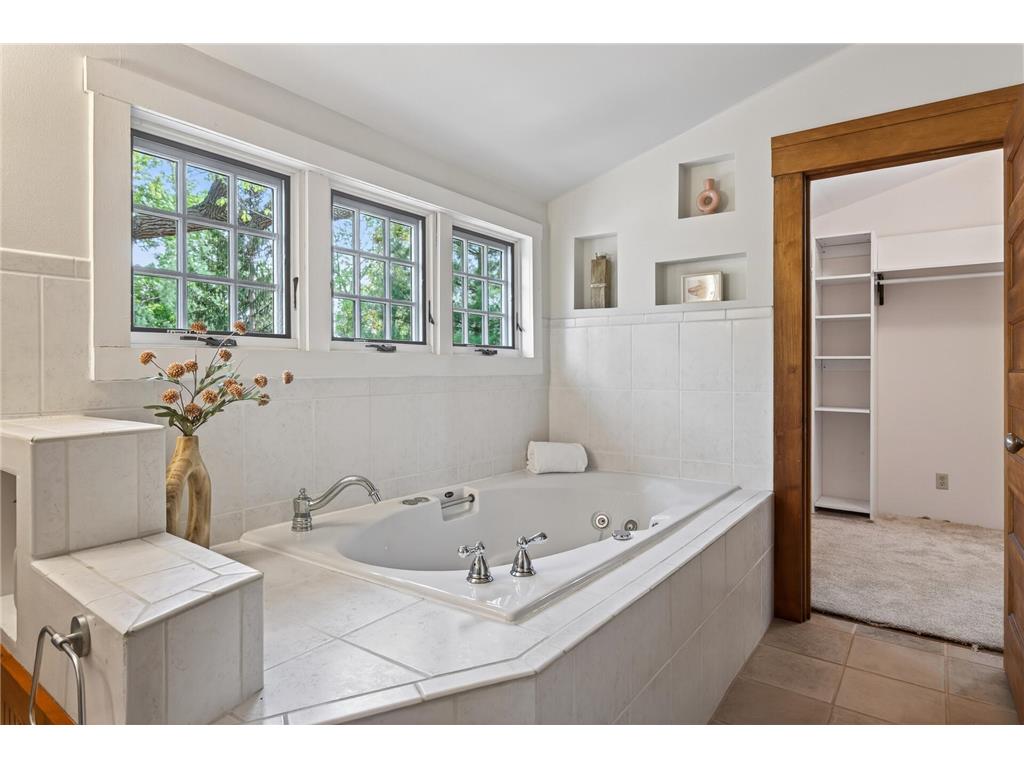 1866 Summit Avenue Saint Paul MN 55105 7062984 image26