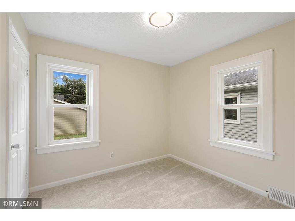 1868 Hawthorne Avenue E Saint Paul MN 55119 7089241 image10