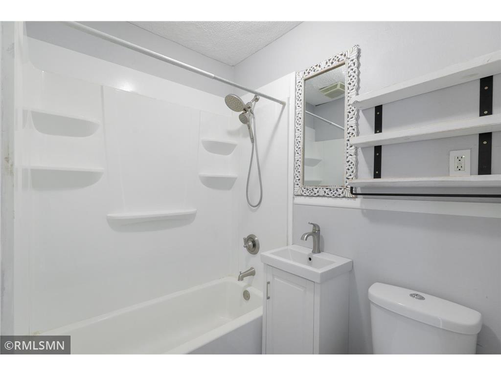 1868 Hawthorne Avenue E Saint Paul MN 55119 7089241 image9