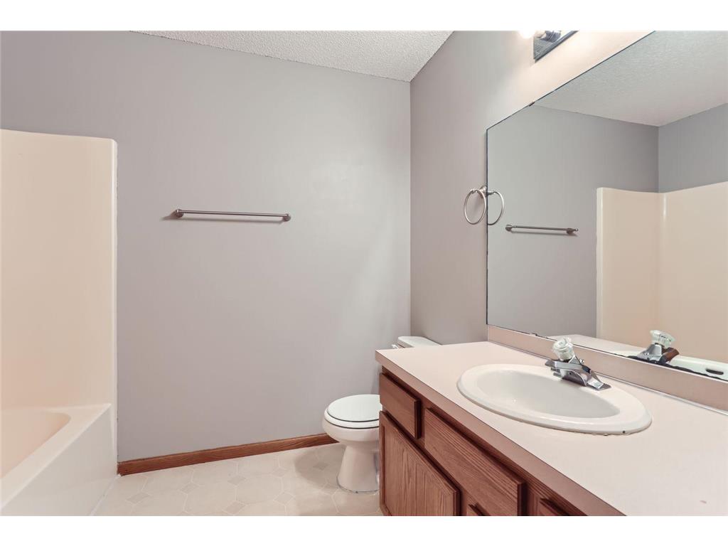 1869 E 122nd Street Burnsville MN 55337 7055772 image8