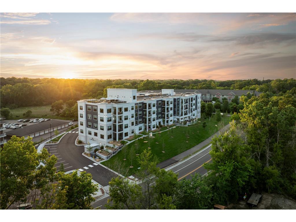 1875 E Shore Drive #108 Maplewood MN 55109 - Phalen 6728404 image1