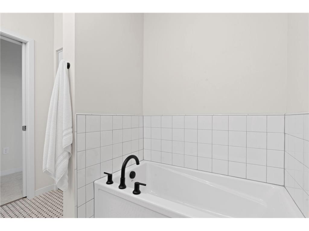 1875 E Shore Drive #302 Maplewood MN 55109 - Phalen 7017791 image57