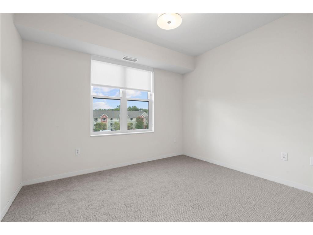 1875 E Shore Drive #302 Maplewood MN 55109 - Phalen 7017791 image58