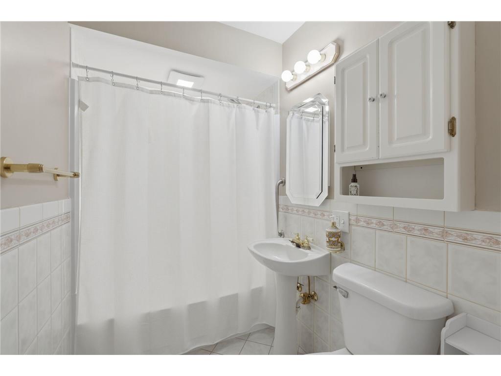 1877 Lacrosse Avenue Saint Paul MN 55119 7097831 image8