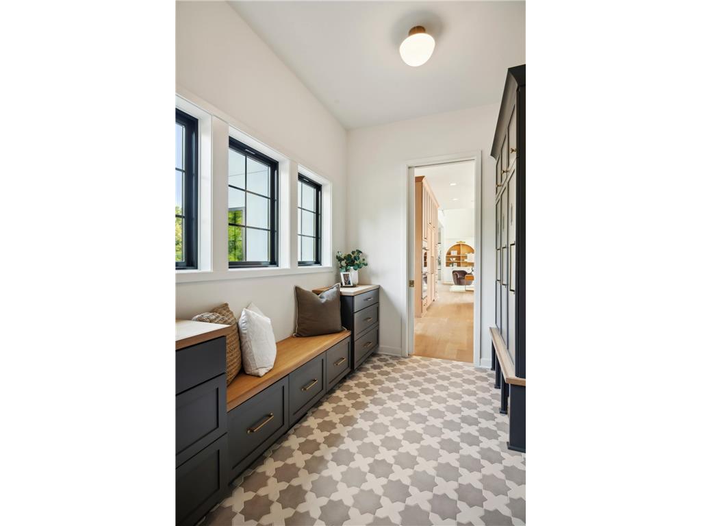 18780 Minnetonka Boulevard Deephaven MN 55391 7039446 image10