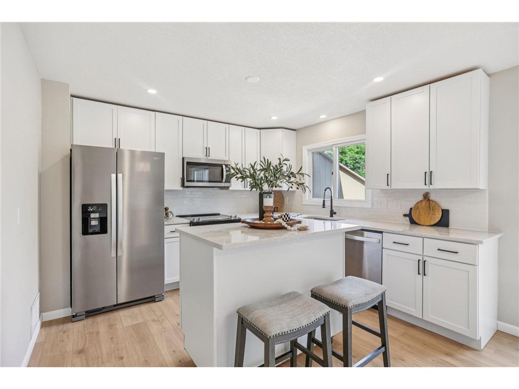 188 River Woods Lane Burnsville MN 55337 6812659 image1