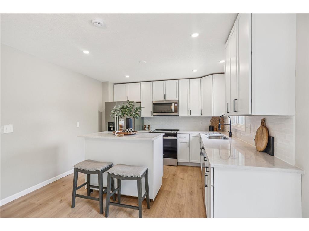 188 River Woods Lane Burnsville MN 55337 6812659 image4