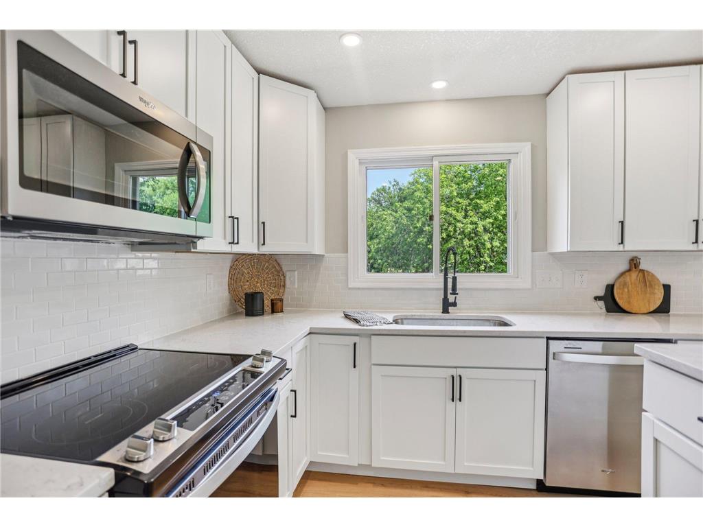 188 River Woods Lane Burnsville MN 55337 6812659 image5