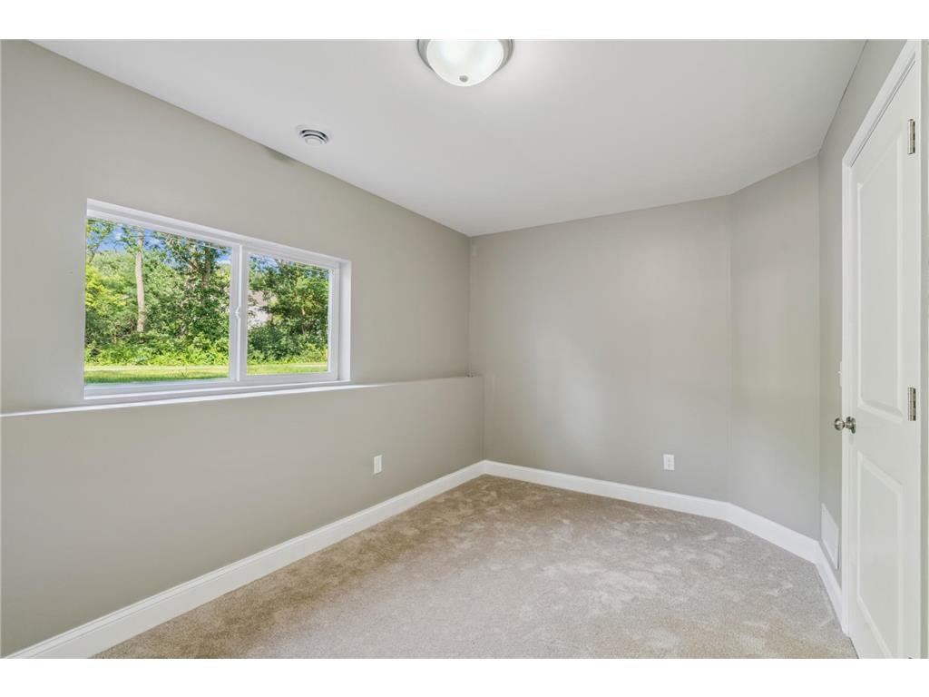 1880 Desoto Street N Maplewood MN 55117 6784180 image8