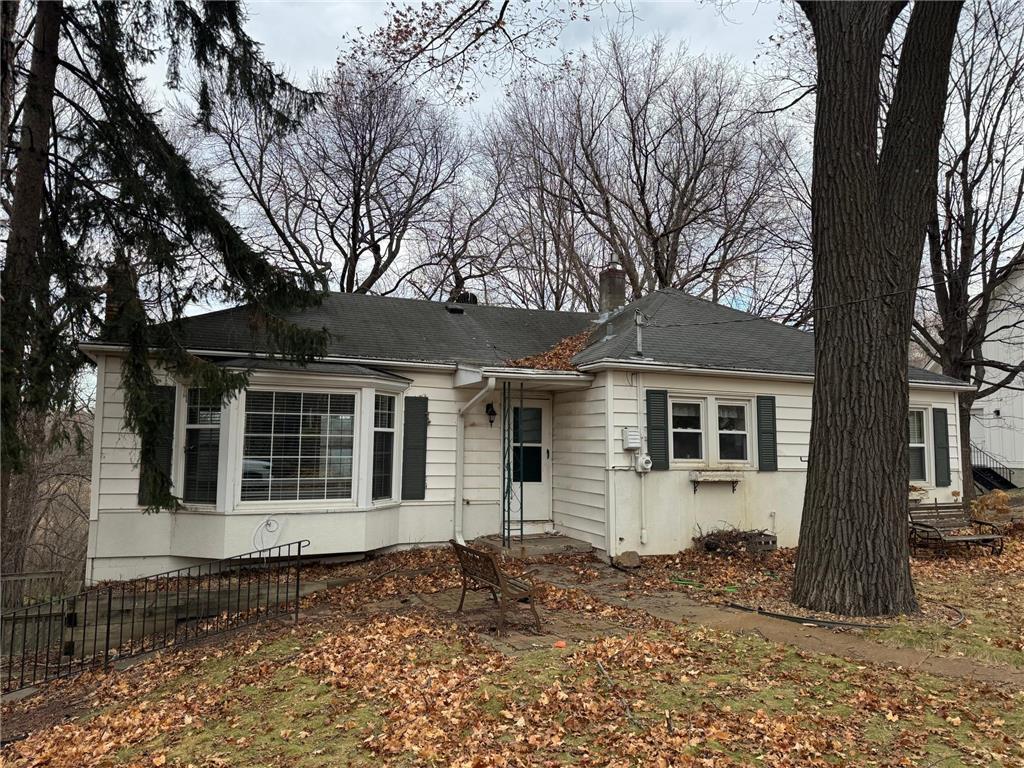 18800 Highland Avenue Deephaven MN 55391 - Louise 7054736 image1