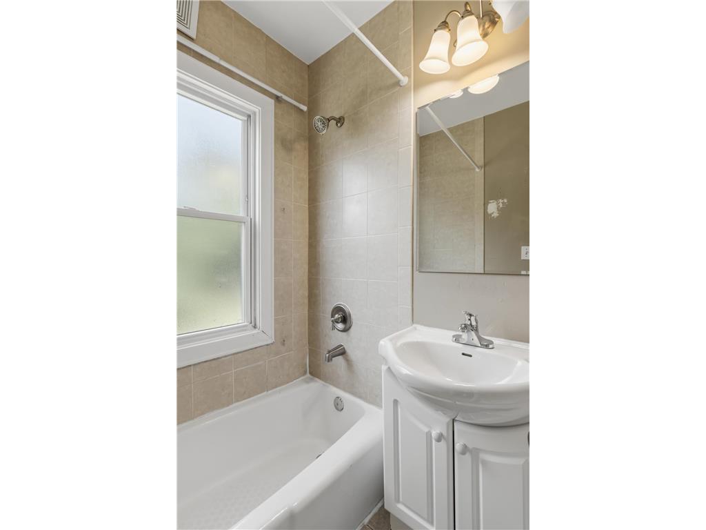 1883 Saint Clair Avenue Saint Paul MN 55105 7089999 image17