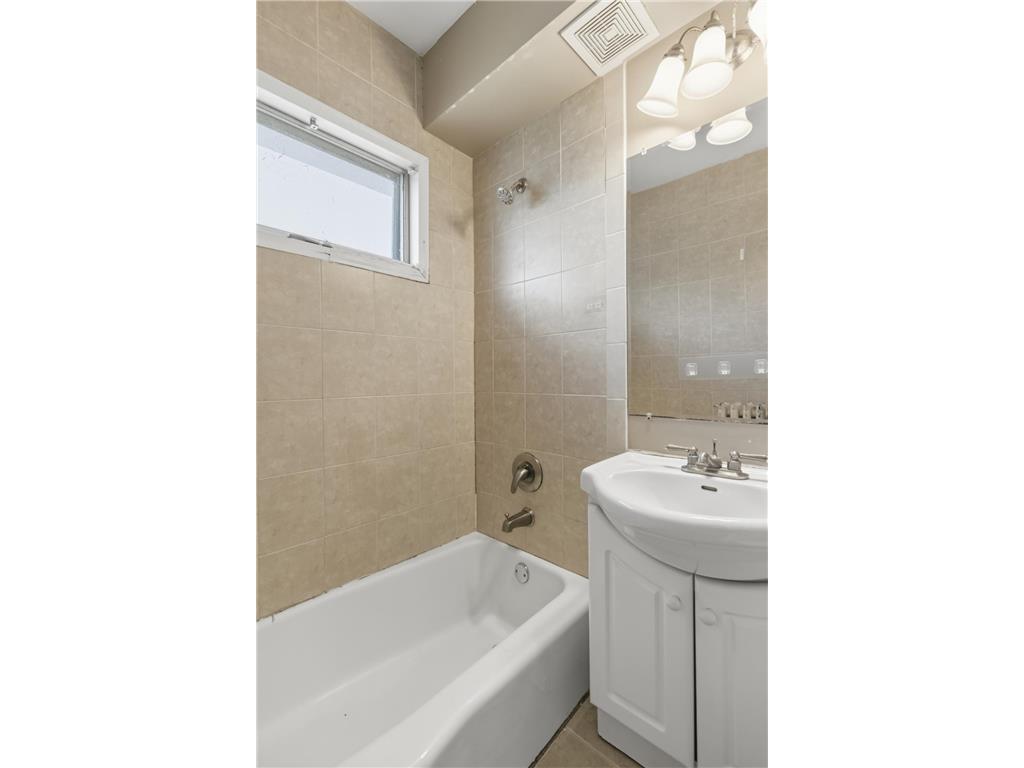 1883 Saint Clair Avenue Saint Paul MN 55105 7089999 image29