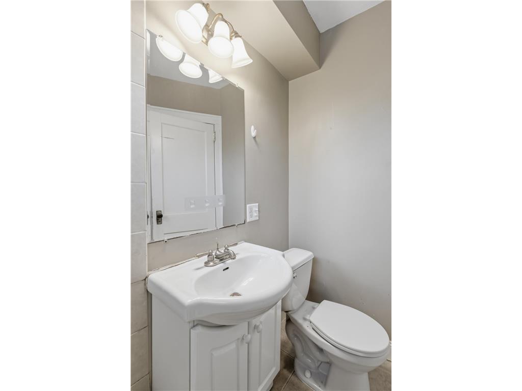 1883 Saint Clair Avenue Saint Paul MN 55105 7089999 image30