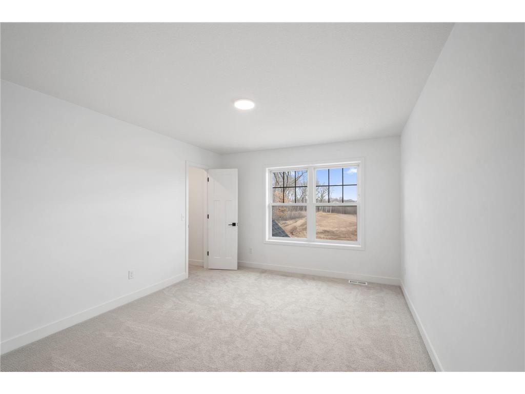 1884 Royal Boulevard N Lake Elmo MN 55042 7000905 image21