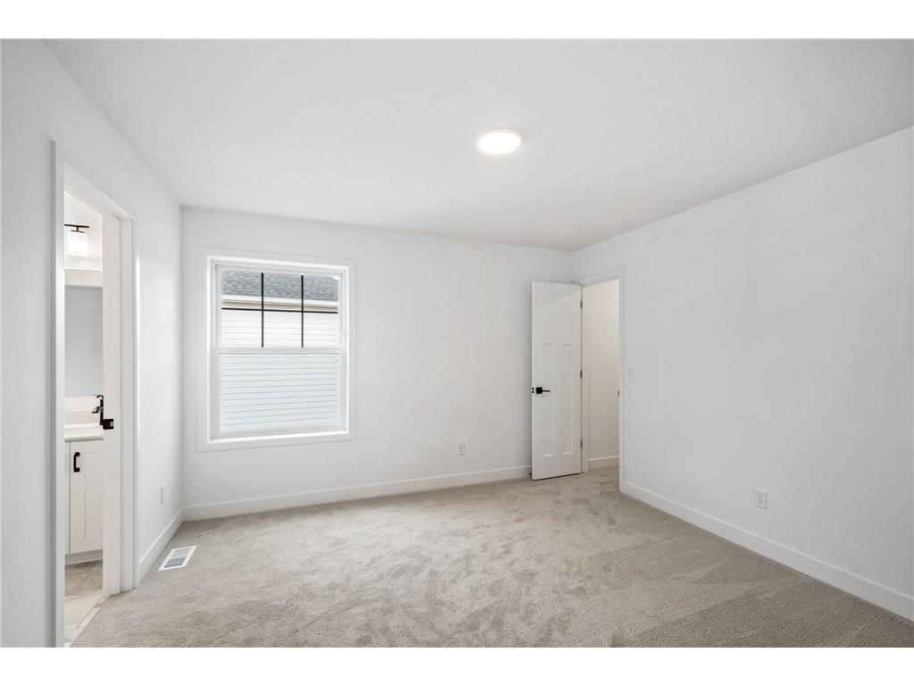 1884 Royal Boulevard N Lake Elmo MN 55042 7000905 image22