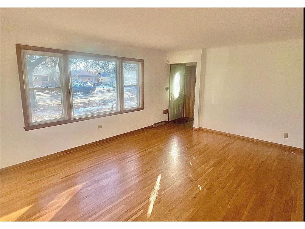 1885 3rd Street E Saint Paul MN 55119 7024681 image2