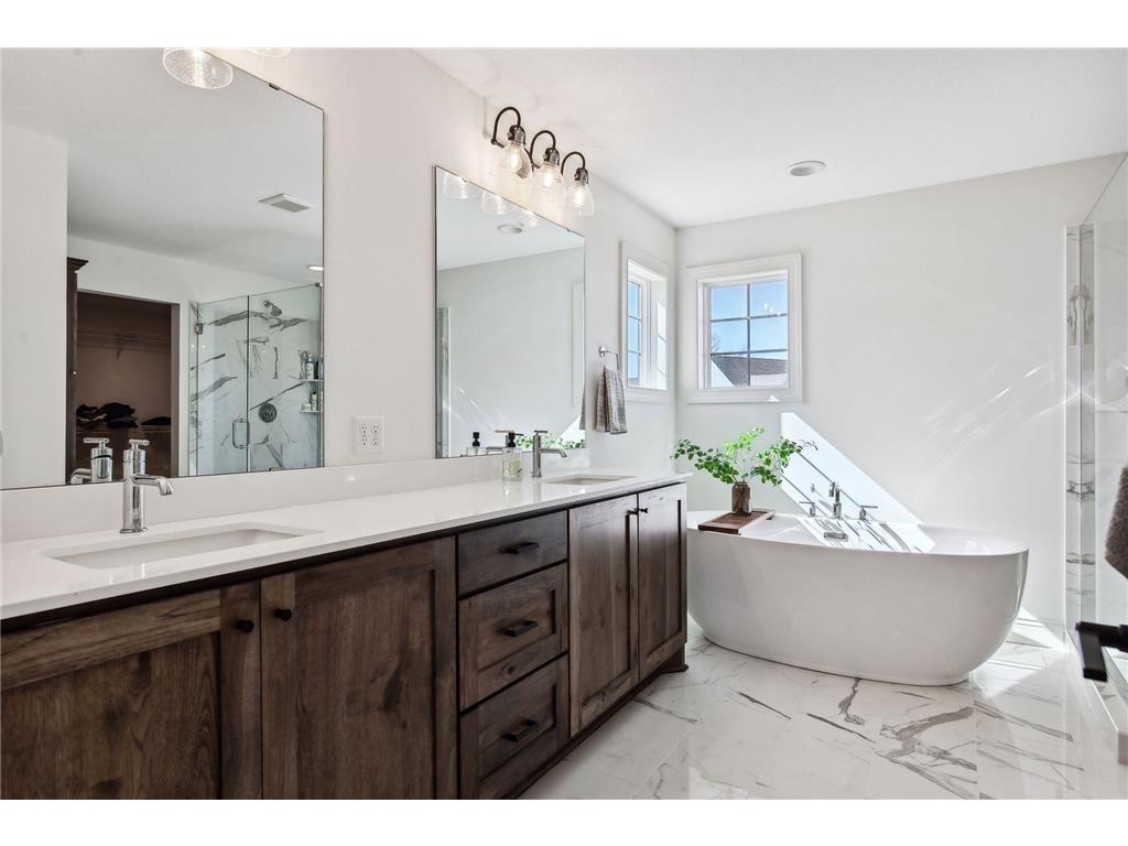 1886 Della Drive Chanhassen MN 55317 7034979 image34