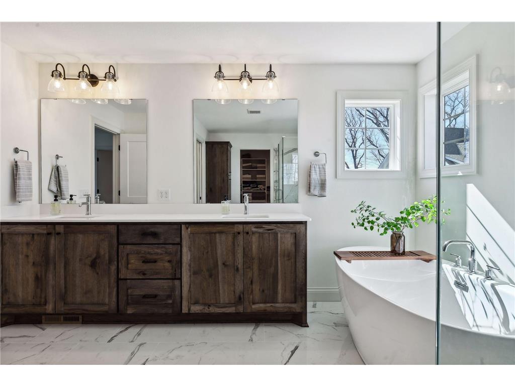 1886 Della Drive Chanhassen MN 55317 7034979 image36