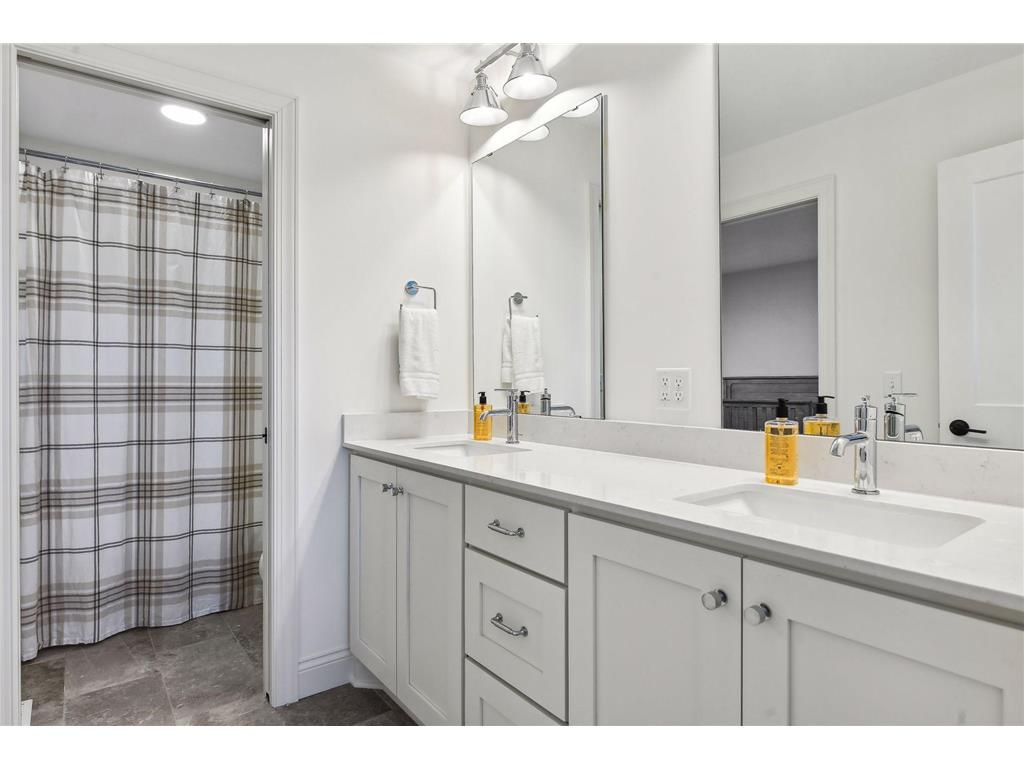 1886 Della Drive Chanhassen MN 55317 7034979 image44