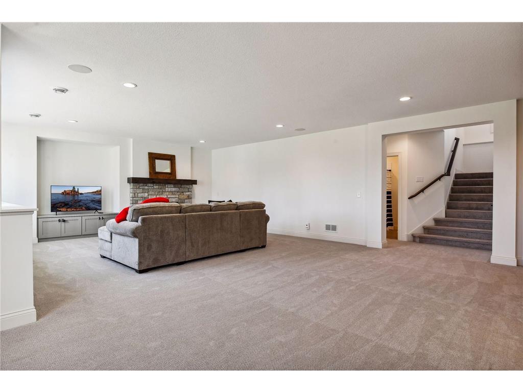 1886 Della Drive Chanhassen MN 55317 7034979 image49