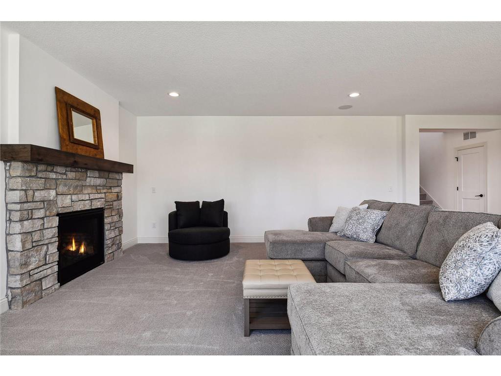 1886 Della Drive Chanhassen MN 55317 7034979 image51