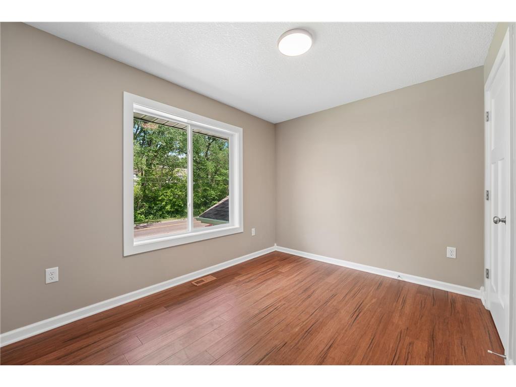 1886 Desoto Street N Maplewood MN 55117 7085813 image6