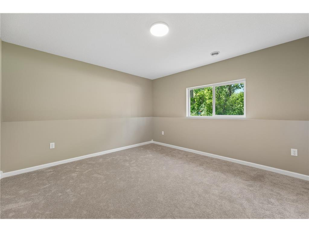 1886 Desoto Street N Maplewood MN 55117 7085813 image9