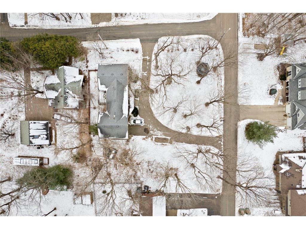 18875 Lake Avenue Deephaven MN 55391 6652708 image1