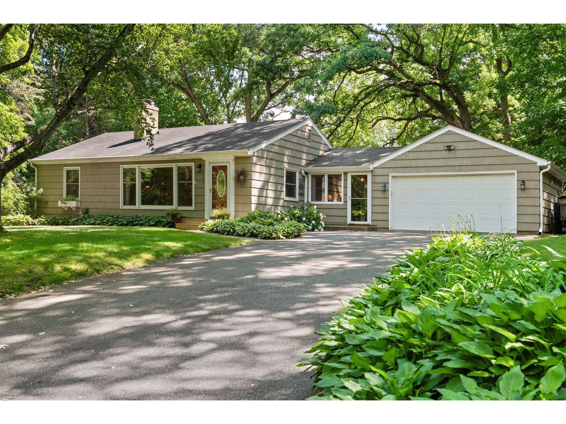 18905 James Avenue, Deephaven, MN 55391 MLS 6020351 Edina Realty