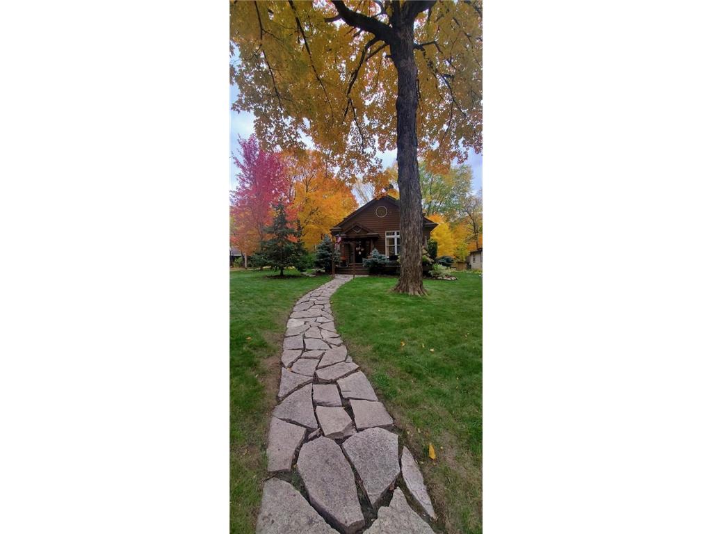 18905 Lake Avenue Deephaven MN 55391 6510909 image1