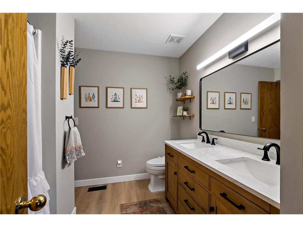 1896 Adele Street Maplewood MN 55109 7085027 image26