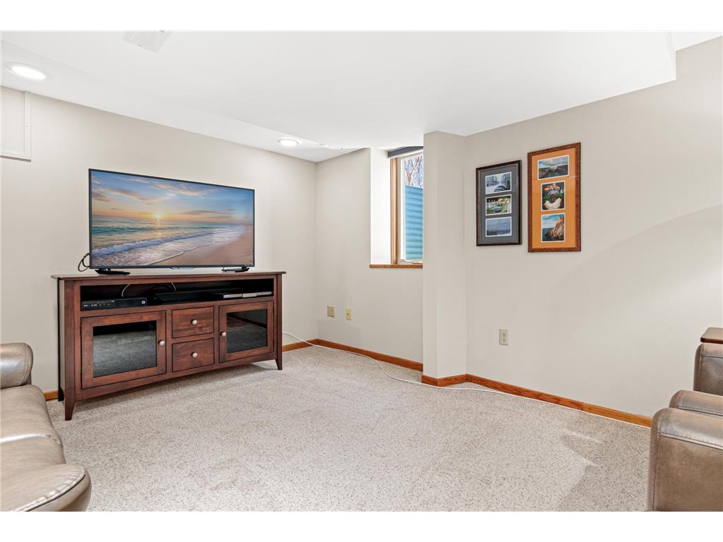 1898 Pinehurst Avenue Saint Paul MN 55116 7048709 image19