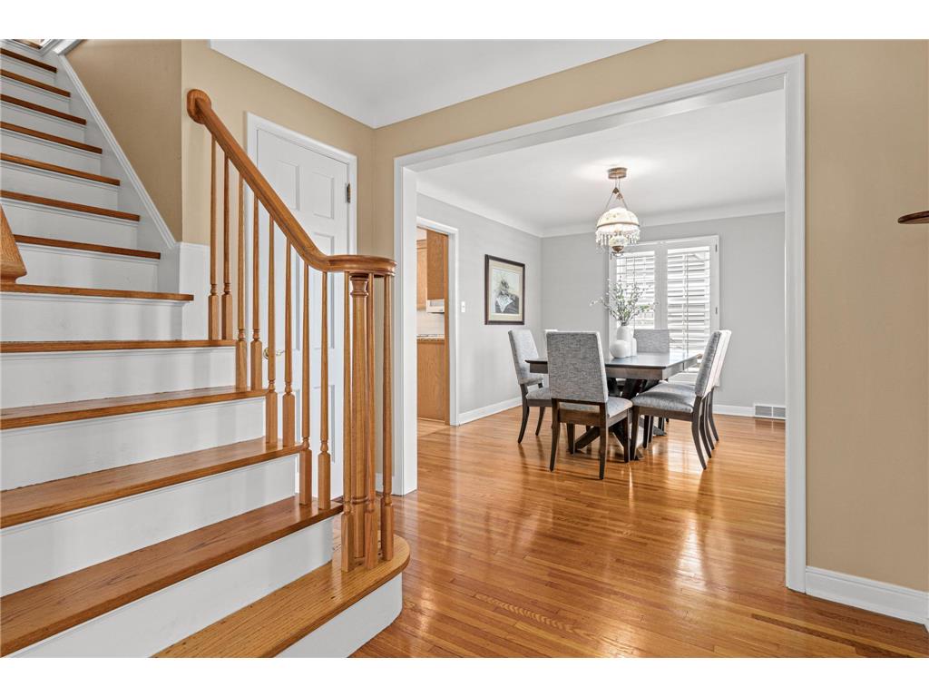 1898 Pinehurst Avenue Saint Paul MN 55116 7048709 image2