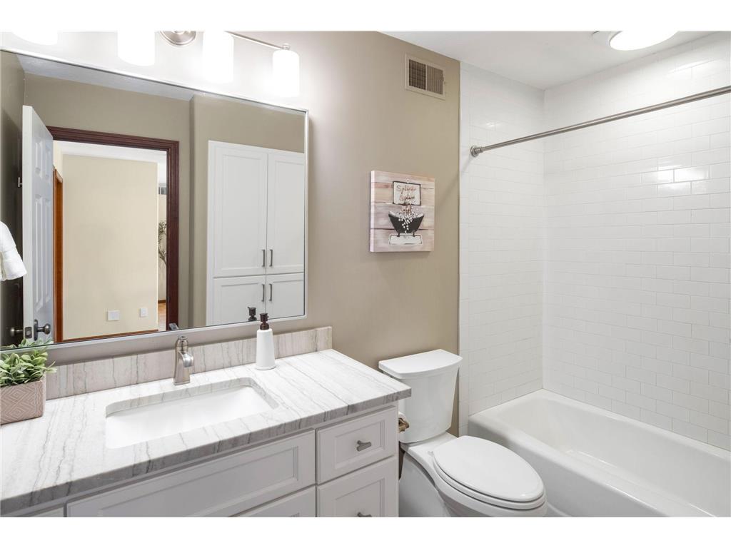 19001 Orchard Trail Lakeville MN 55044 - Marion Lake 7094158 image31
