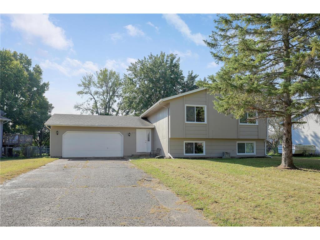 1901 Gunflint Trail Brooklyn Park MN 55444 6600112 image1