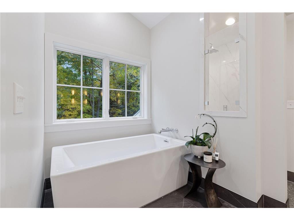 19020 Minnetonka Boulevard Deephaven MN 55391 6760566 image14