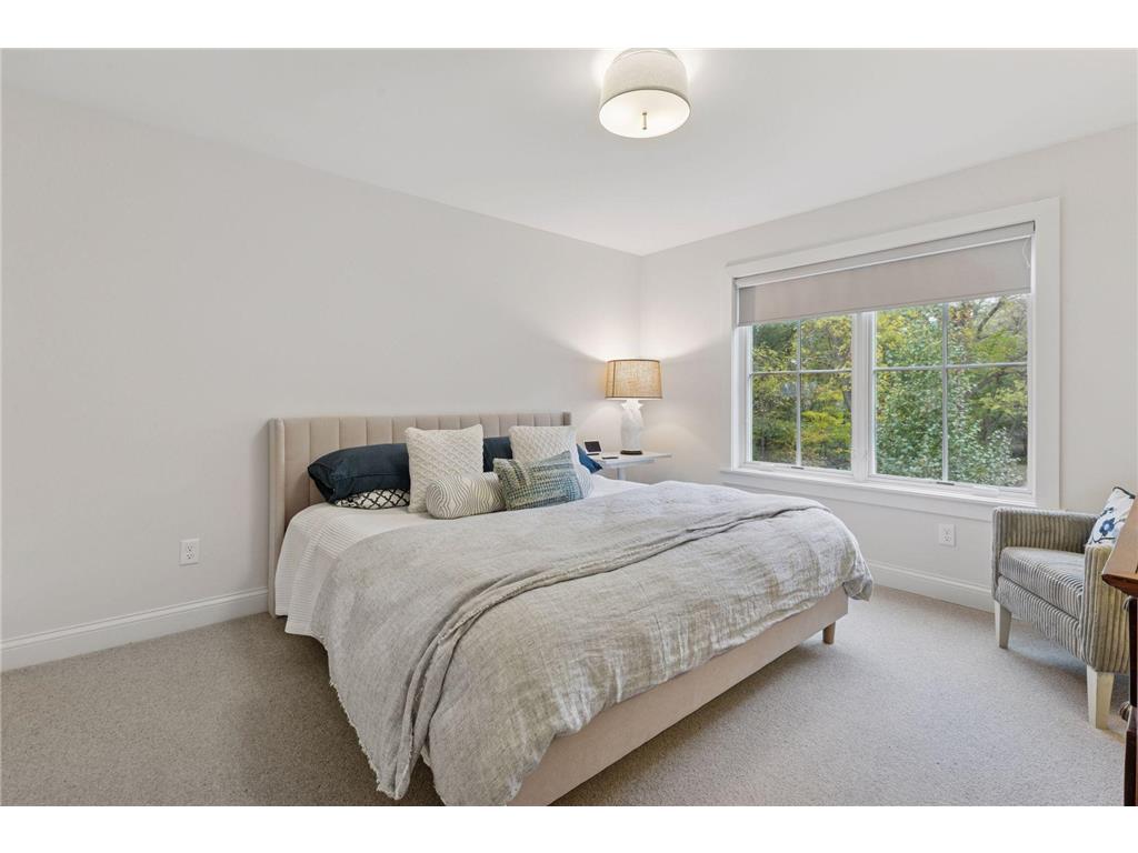 19020 Minnetonka Boulevard Deephaven MN 55391 6760566 image19