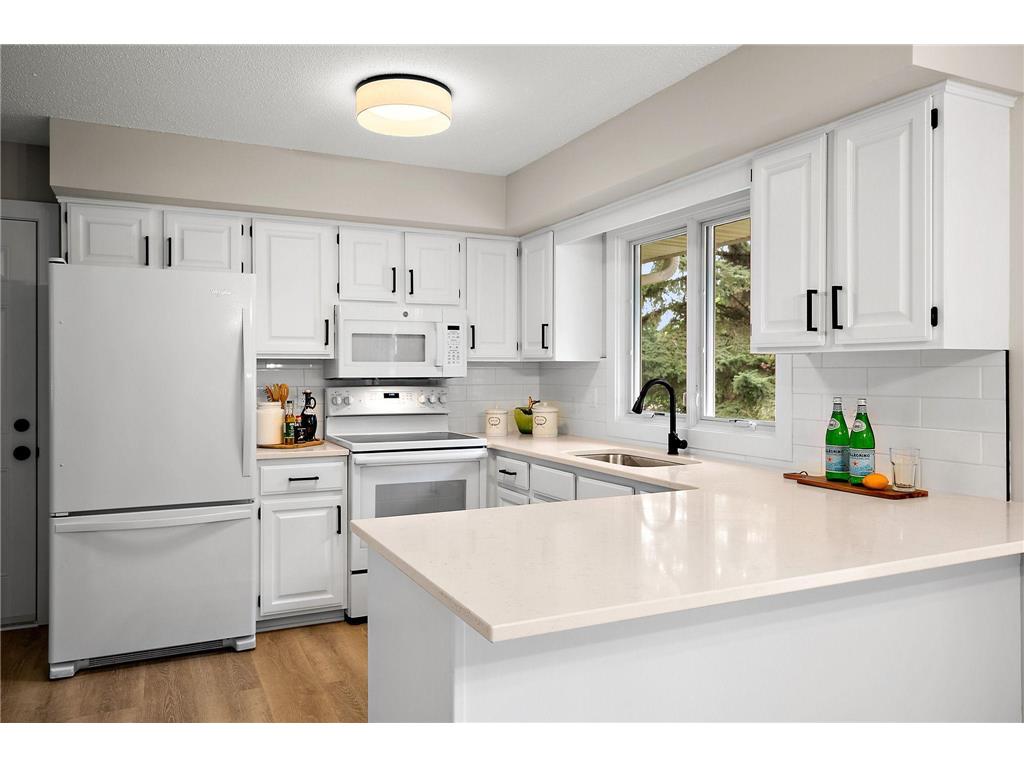 1904 Mcknight Road N Maplewood MN 55109 6577804 image1