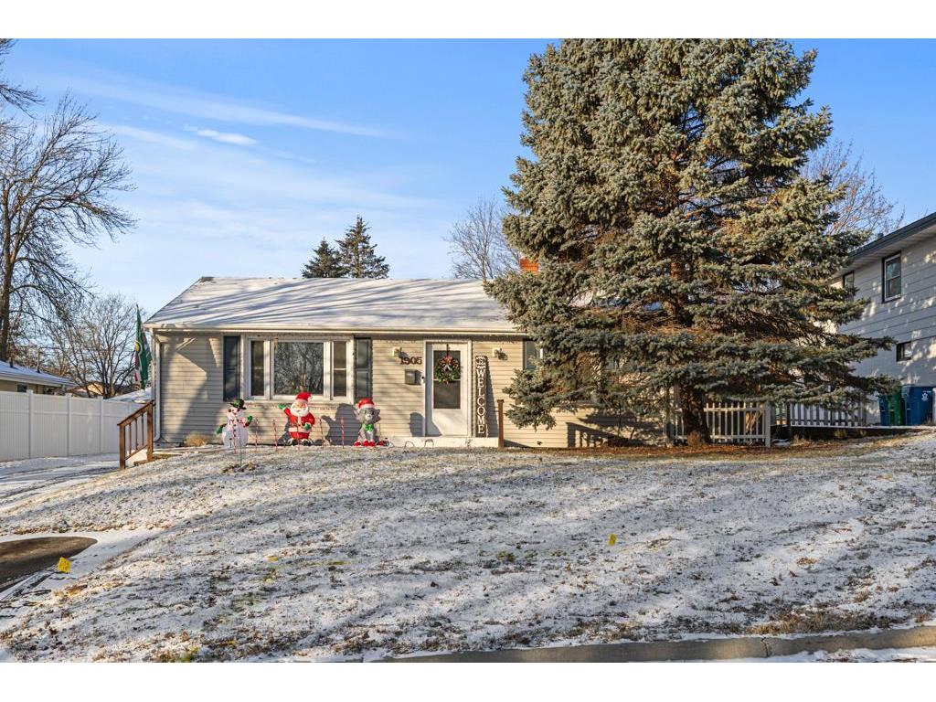 1905 Hillsboro Avenue N Golden Valley MN 55427 6637813 image1