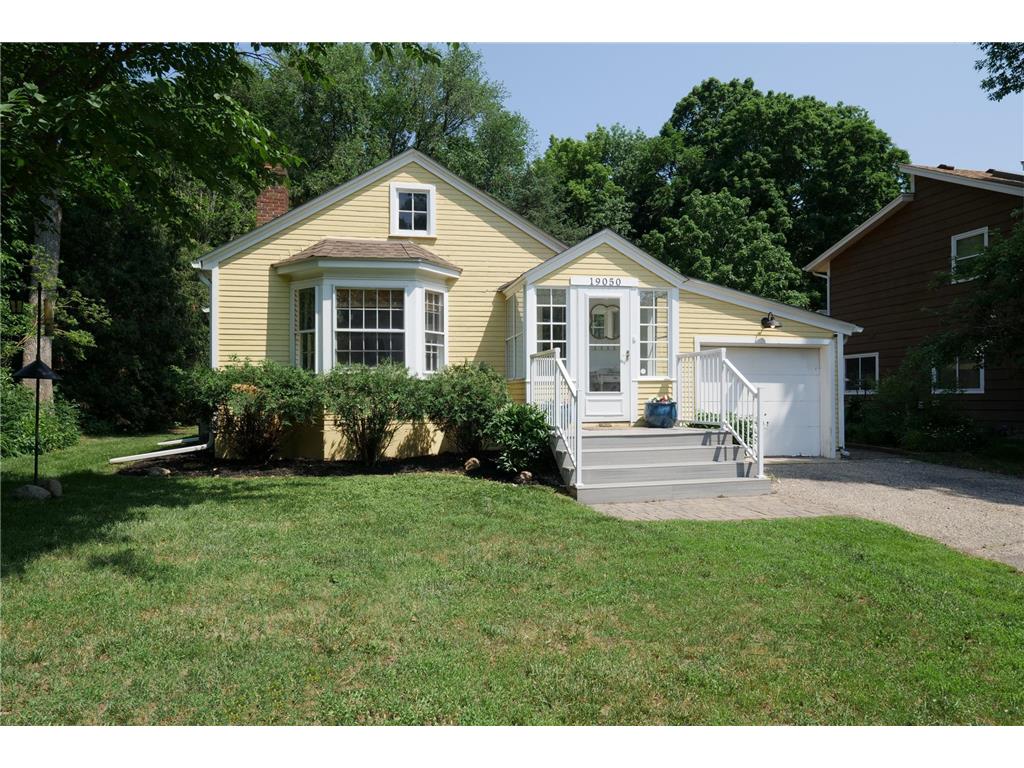 19050 Easton Road Deephaven MN 55391 - Lake Minnetonka 6381663 image1