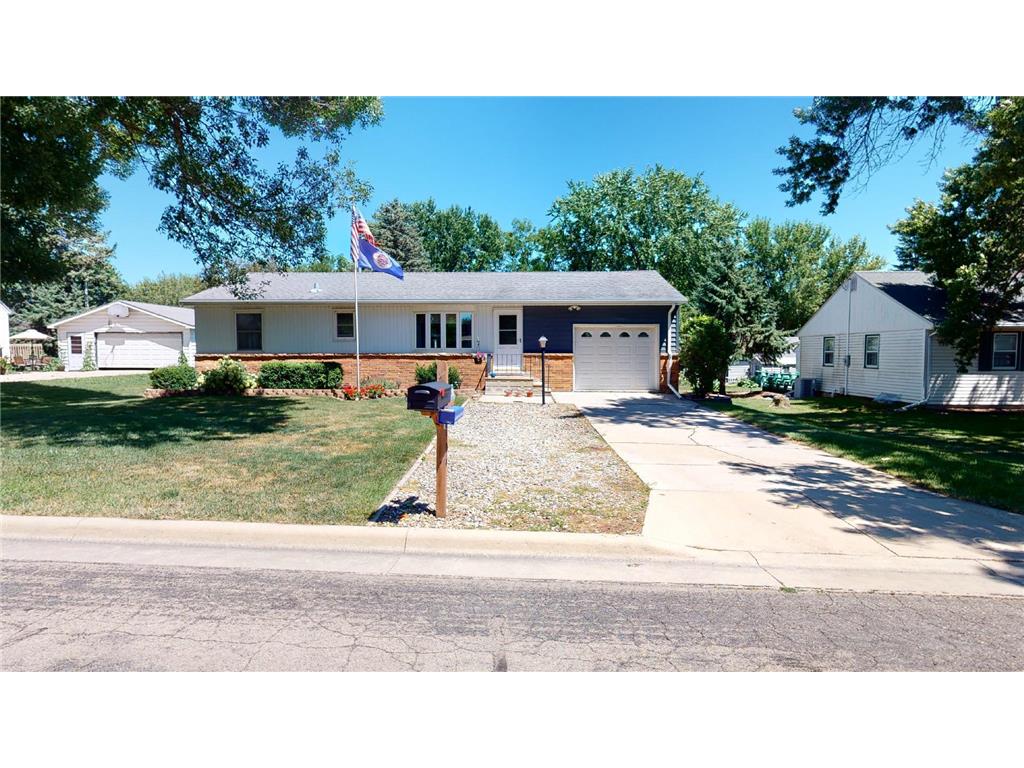 1906 Grand Avenue, Albert Lea, MN, 56007 MLS 6238314 Edina Realty