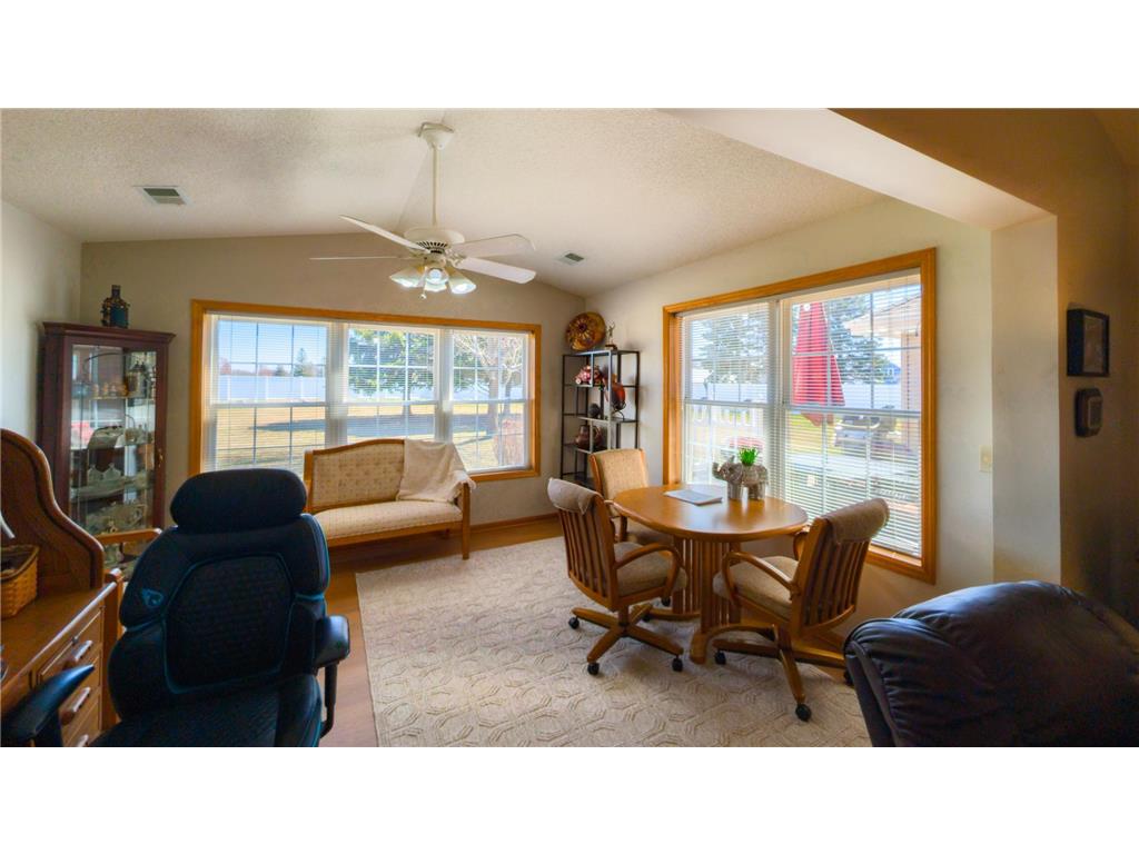 1906 Oak Tree Lane #B Austin MN 55912 7054215 image10